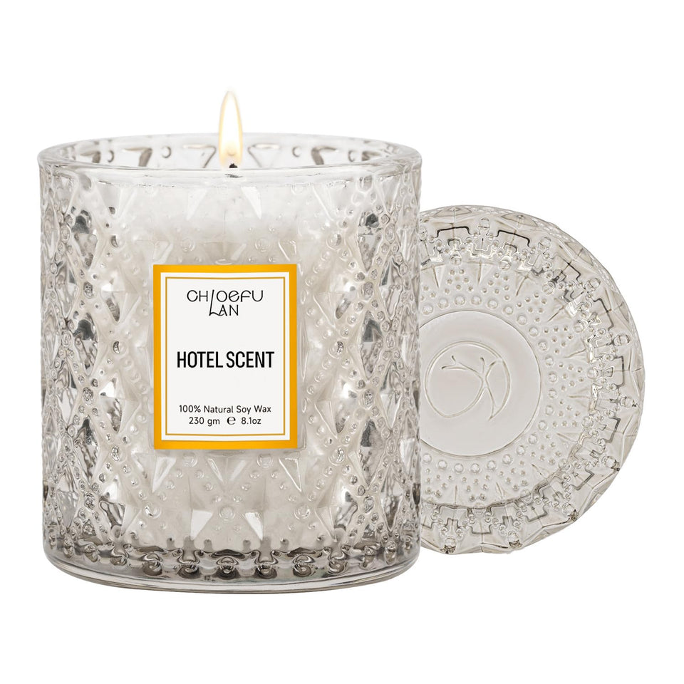 Chloefu LAN hotel-scented candle in a grey container creates a refined ambiance with a welcoming hotel aroma.