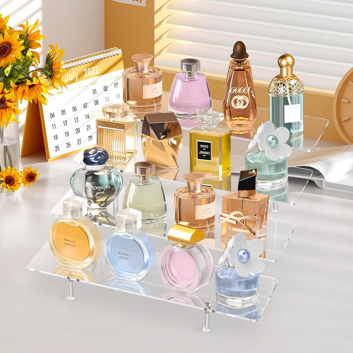 CHONOVO stand showcases lipstick and nail polish neatly on multiple tiers.