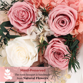 CHOSIAROSE baby’s breath accents add delicate texture to the arrangement