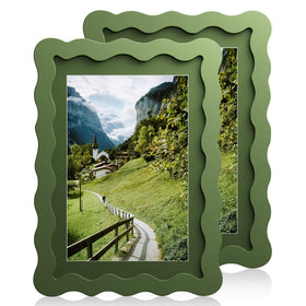 Chrspk 5x7 green wavy frame with mat for wall display and clear view