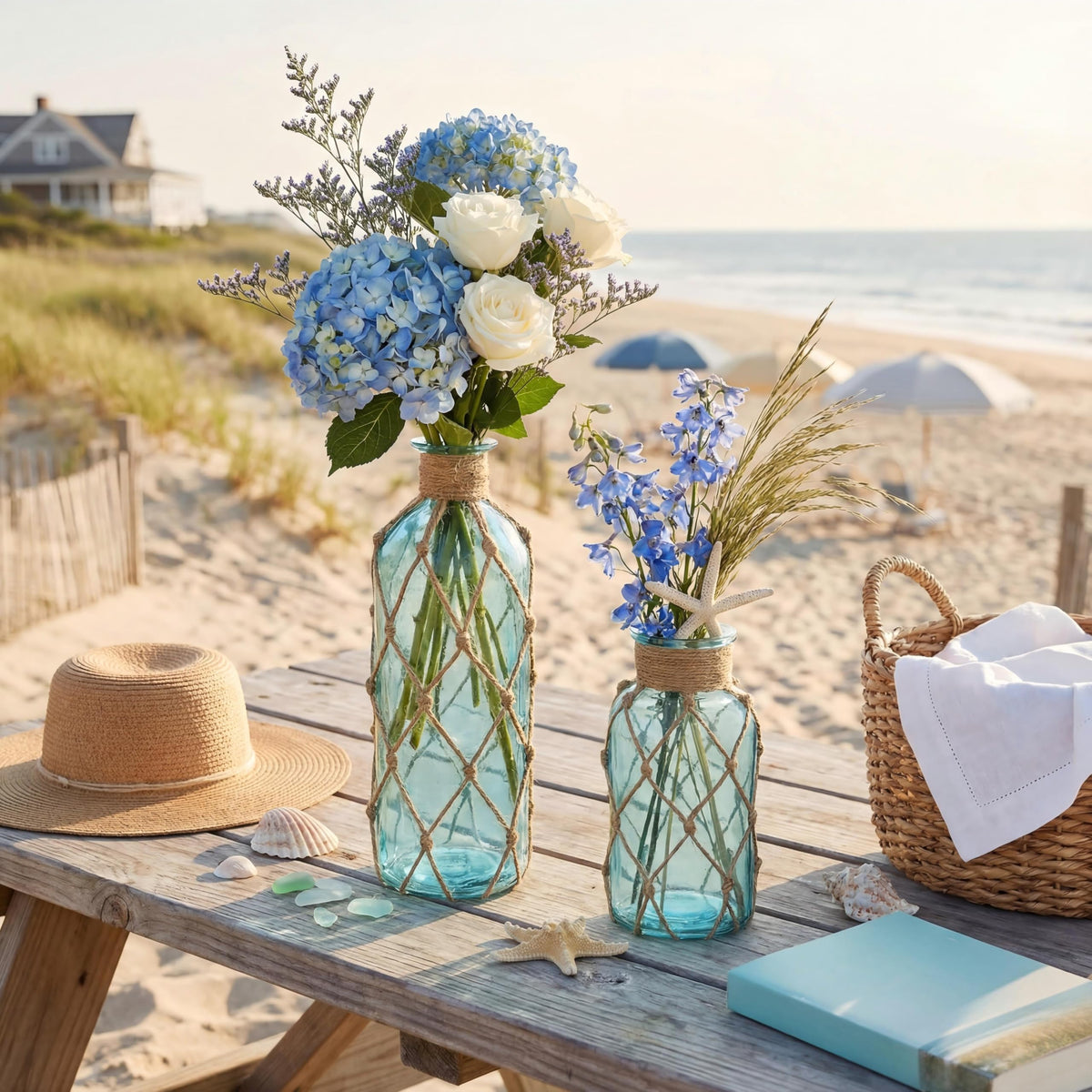 Chuangdi floral-arrangement vase in light blue suits small bouquets or dried stems.