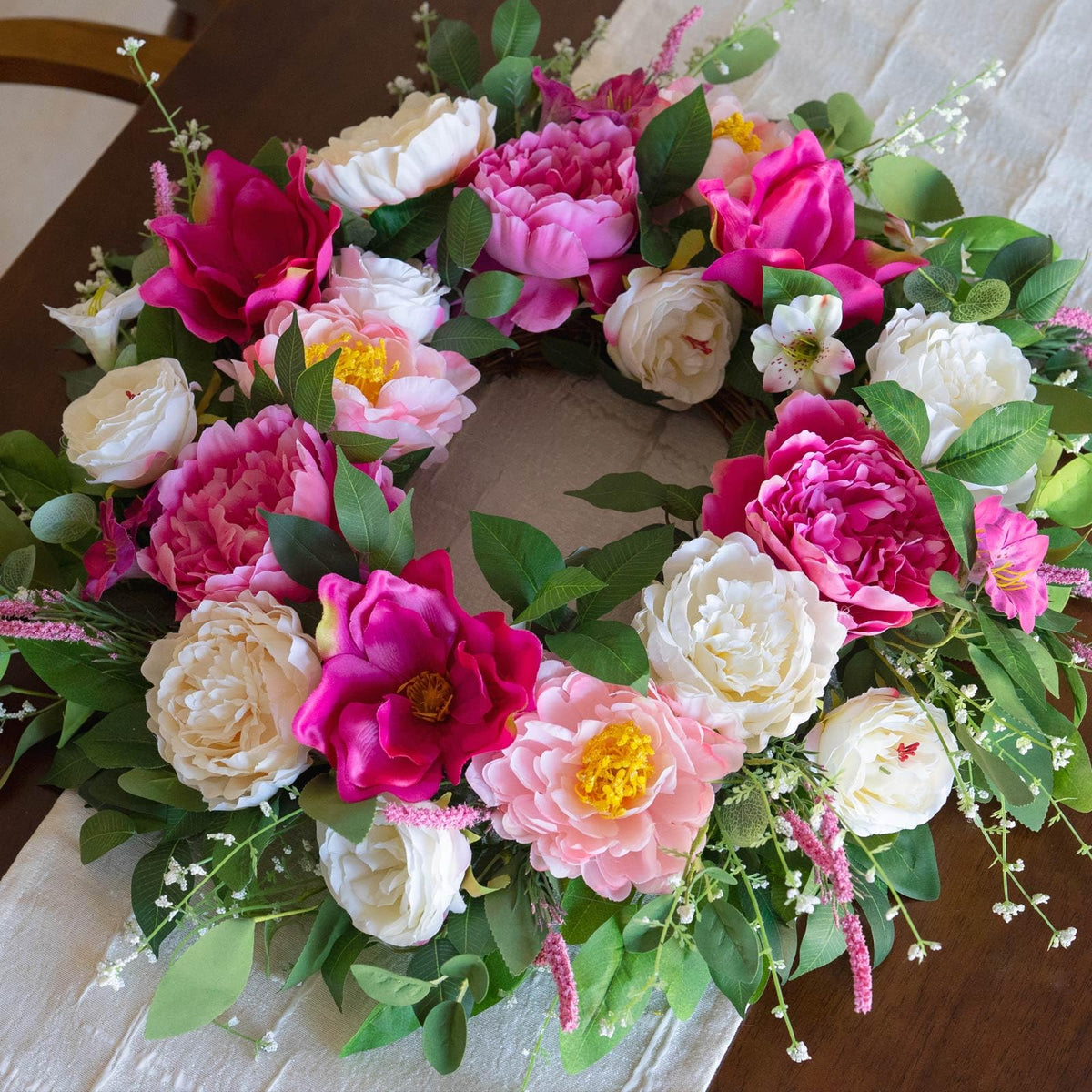 CHvista versatile indoor/outdoor wreath suitable for walls, mantels, and doors.