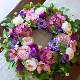 CHvista close-up of silk flowers showing soft petals and realistic texture