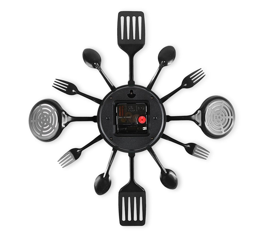 CIGERA battery-operated kitchen clock, effortless setup and hanging