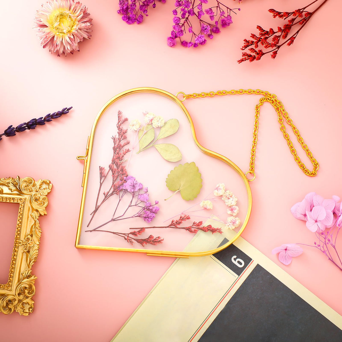 Cinnvoice four-pack wall art frames enables easy DIY gallery arrangements.