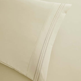 Clara Clark easy-care fade-resistant sheets resist wrinkles for quick RV laundry sessions.