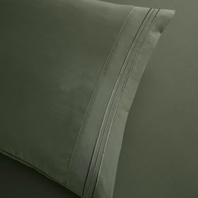 Clara Clark Premier 1800 pillowcases close-up for cohesive styling.