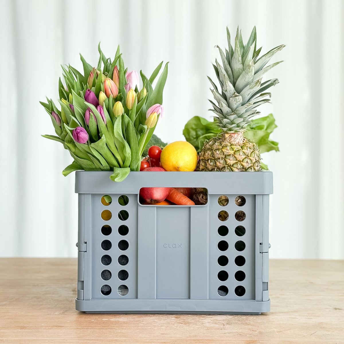 Clax crate weighs 3.53 lbs, highlighting portability for daily tasks.