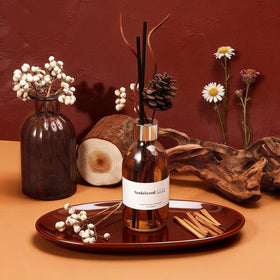 CLESH diffuser sticks arrangement enhances diffusion with a minimalist look.