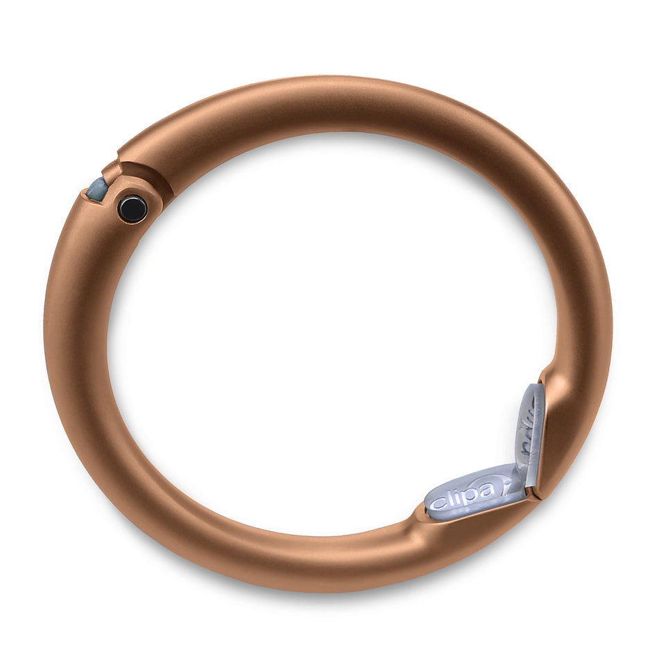 Clipa bag hanger matte bronze PVD: a durable, space-saving solution for everyday bags.