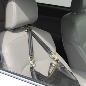Clipa holds up to 33 pounds for sturdy bags.