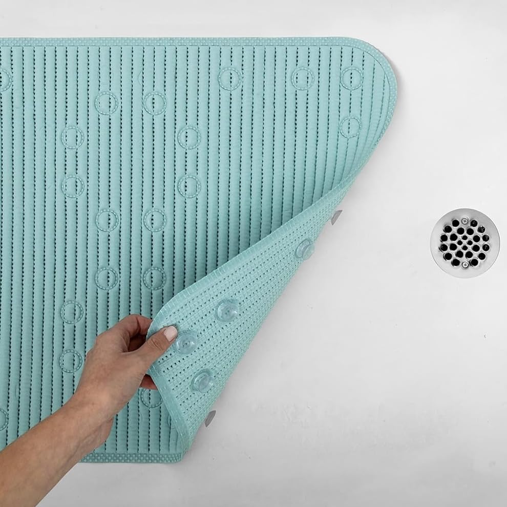 Clorox bath mat is machine washable for easy cleaning.