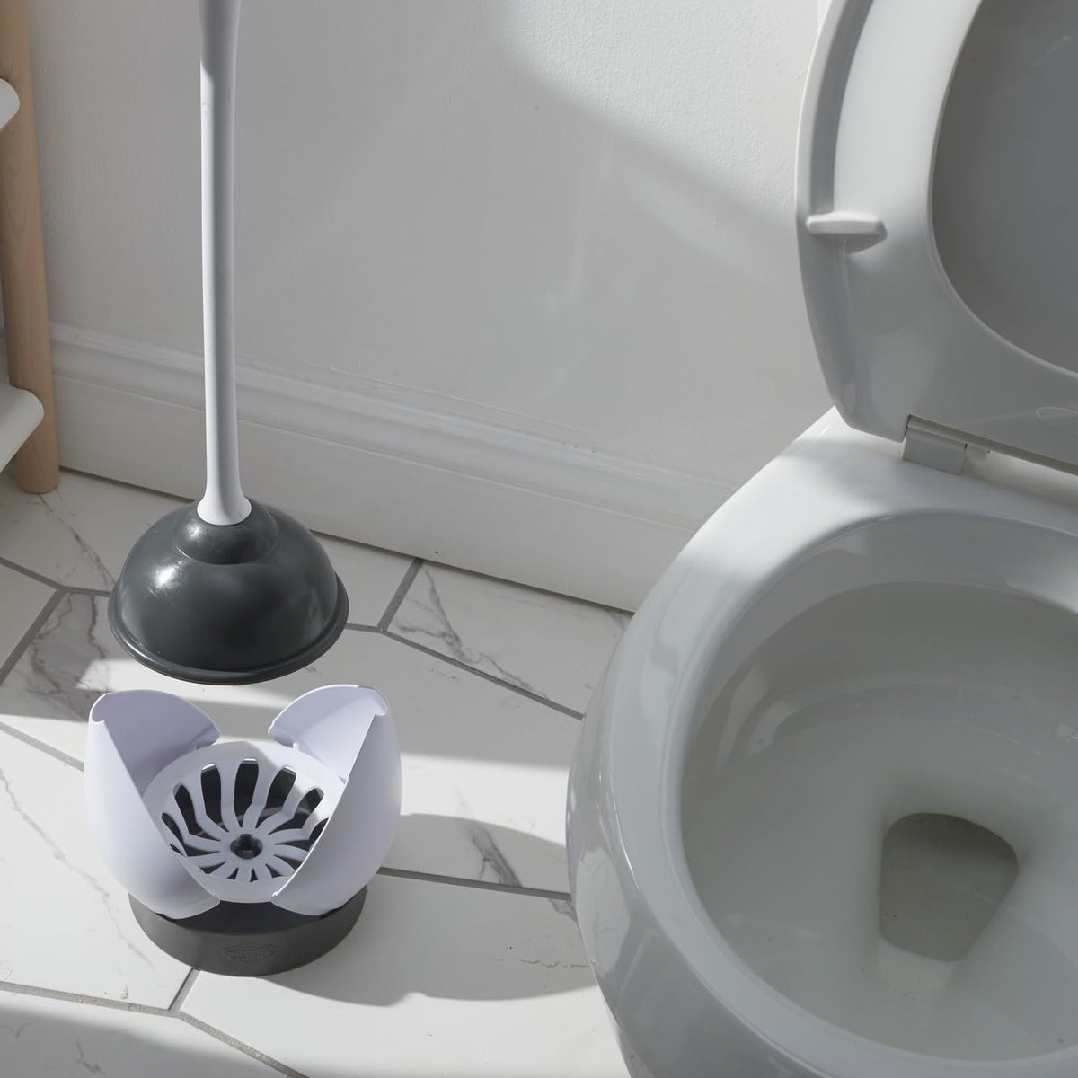 Clorox rubber-base caddy prevents tipping for stable storage.