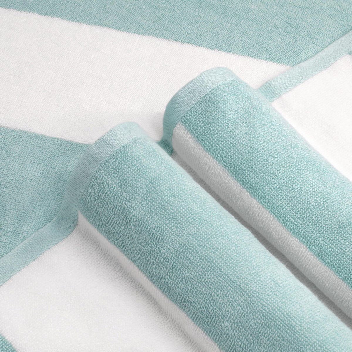 CLOWOOD 100% cotton plush towel soft on skin, ideal for children.