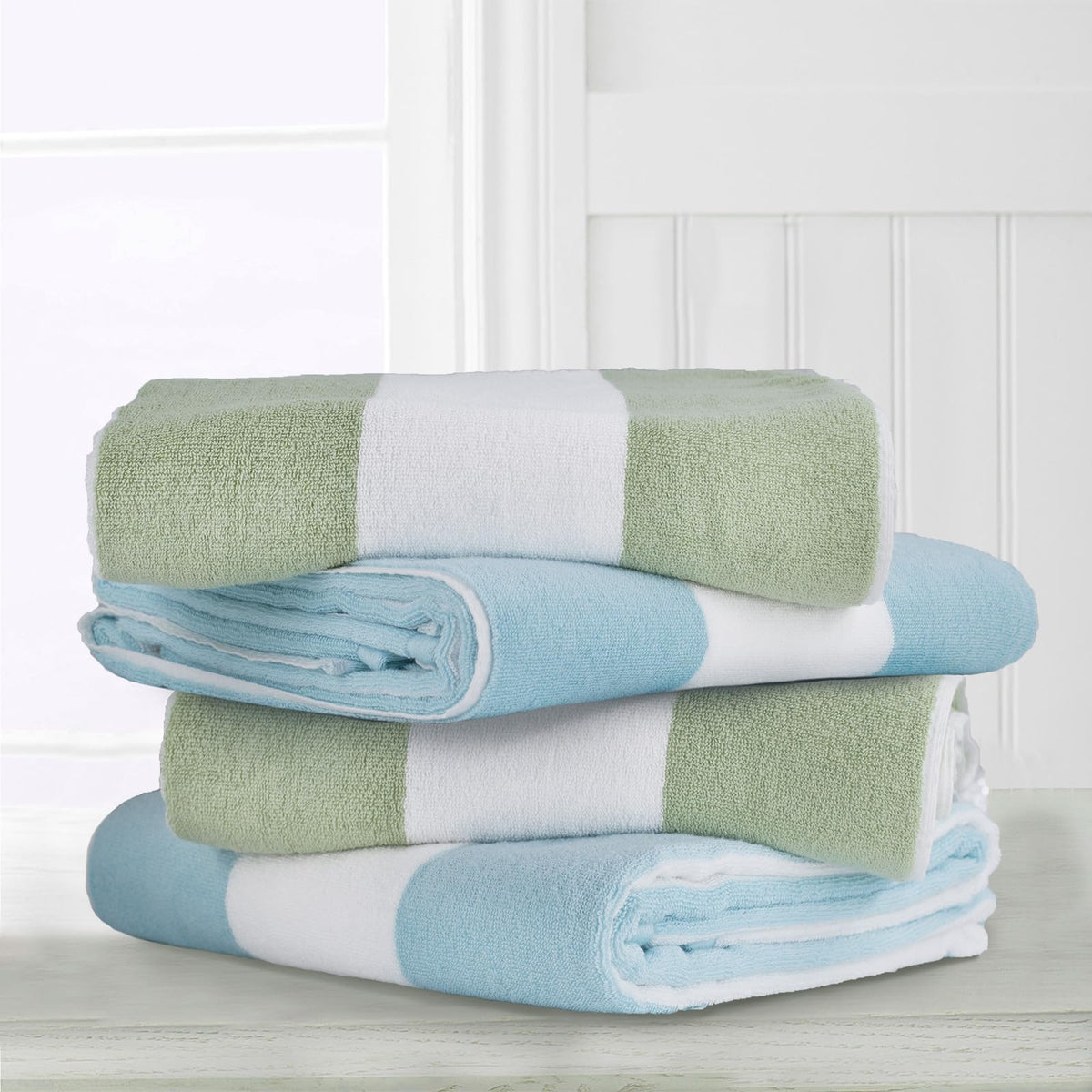 Clowood hotel-quality towel that resists fading and stays vibrant.