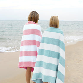 CLOWOOD multiuse towel used for pool, gym, picnic and camping.