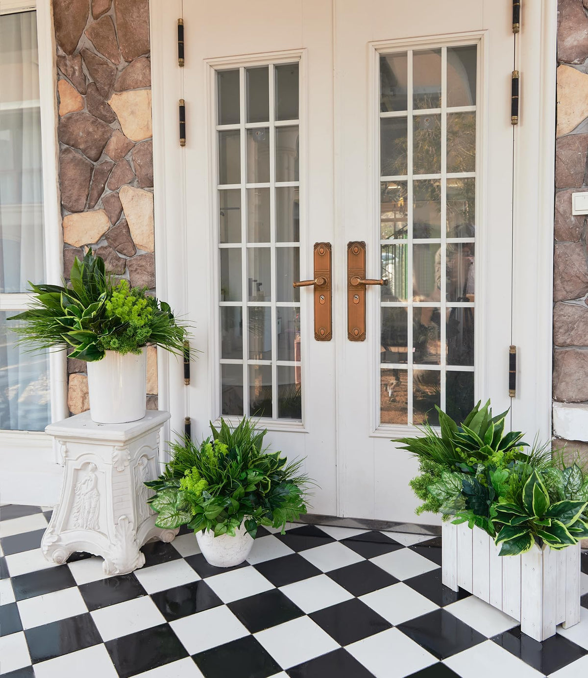 Clycaloor wedding decor with boxwood stems for elegant settings