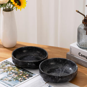 CM CHIC MONDAY table centerpiece showcases unique veining and style.