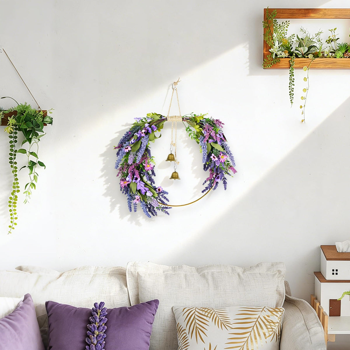 CMINAUS Wreath includes a bell on hemp rope for playful movement.
