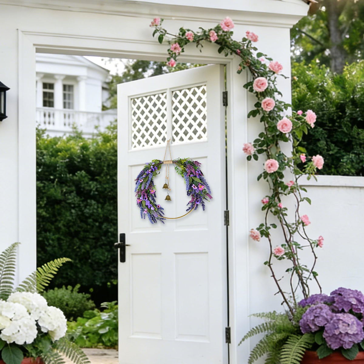 CMINAUS Wreath showcases retro gold metal ring for a sturdy, stylish display.