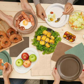 CMUSKO 150-piece woodland kit streamlines party setup and cleanup