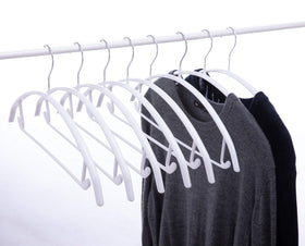Cocomaya 16.5-inch pack hangers provide sturdy support for suits and sweaters.