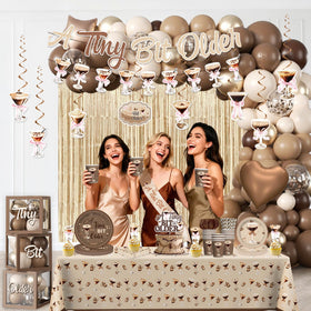 Cocomigo heart and star foil balloons punctuate the theme with festive accents.