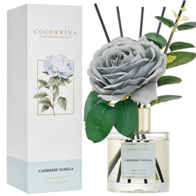 COCORRÍNA diffuser bottle cashmere vanilla with hand-placed botanicals.