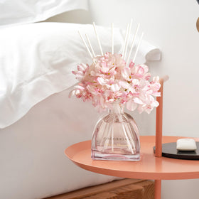 COCORRÍNA 8.5oz diffuser delivers long-lasting fragrance without overwhelming.