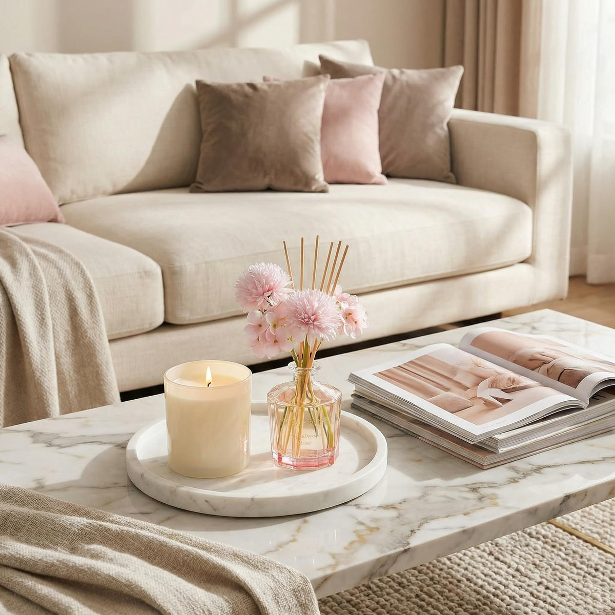 COCORRÍNA diffuser with eight reeds allows adjustable fragrance intensity.