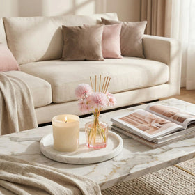 COCORRÍNA diffuser with eight reeds allows adjustable fragrance intensity.
