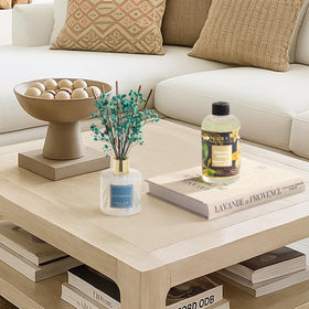 COCORRÍNA airtight storage cap preserves fragrance between uses.