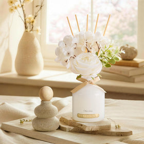 COCORRÍNA bedroom diffuser creates fresh ambiance with long-lasting aroma.