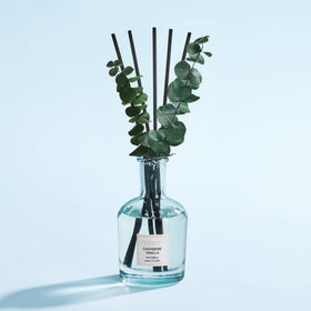 COCORRÍNA Cashmere Vanilla reeds prepared to adjust scent intensity
