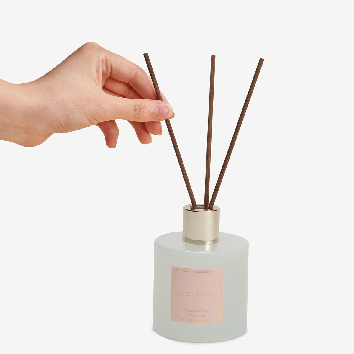 COCORRÍNA bottle with cotton sticks allows aroma adjustment by adding or removing sticks.