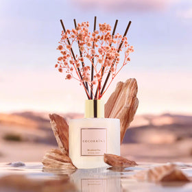COCORRÍNA cotton sticks diffuser includes eight sticks for customizable fragrance strength.