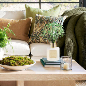COCORRINA diffuser slowly diffuses fragrance through air.