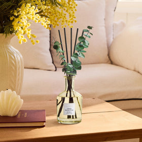 COCORRÍNA diffuser in bathroom for a clean, refreshing vibe.