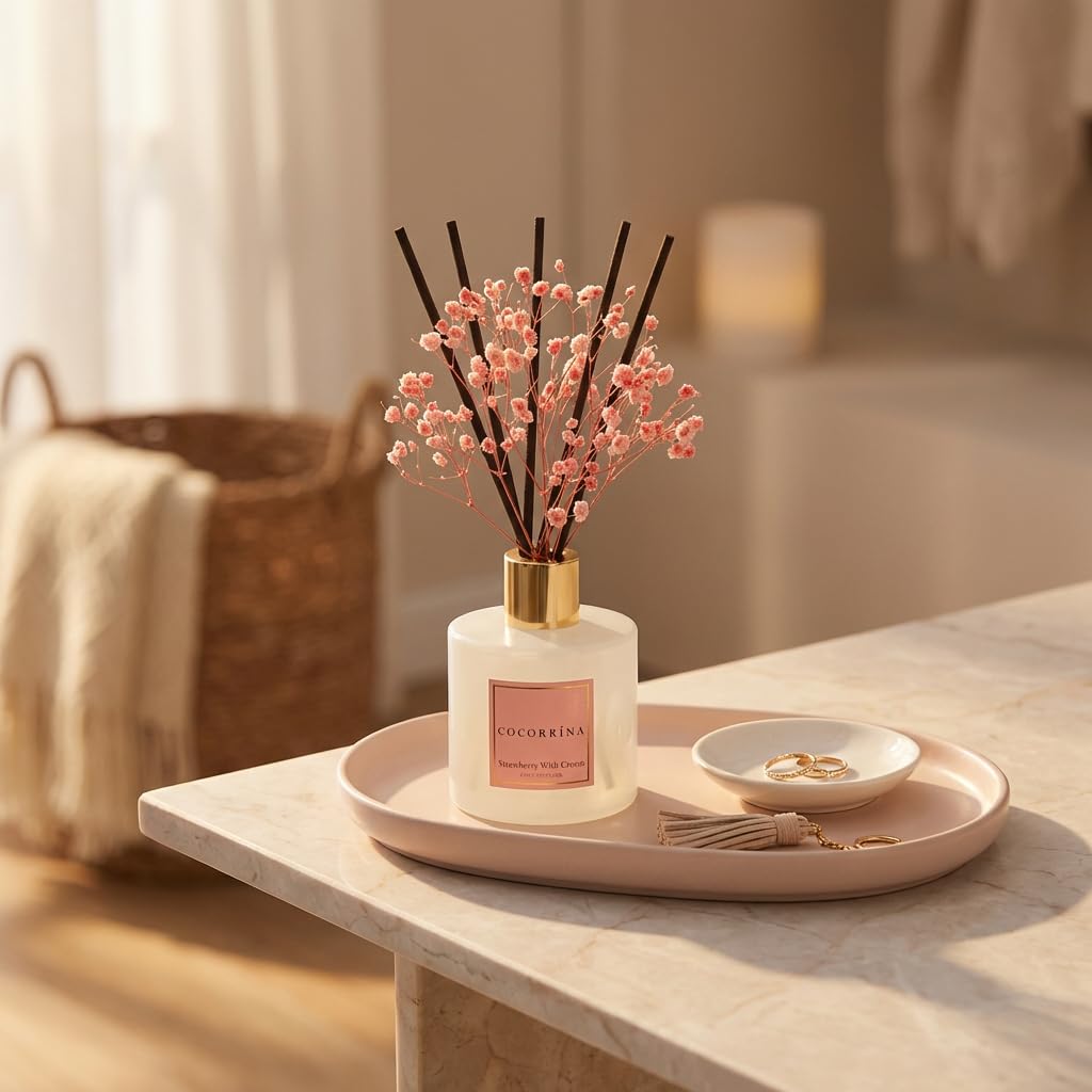 COCORRÍNA strawberry with cream glass diffuser close-up for lasting ambiance