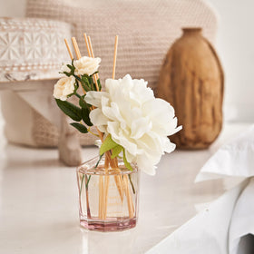 Elegant, gift-ready packaging suits birthdays, anniversaries, or housewarmings.