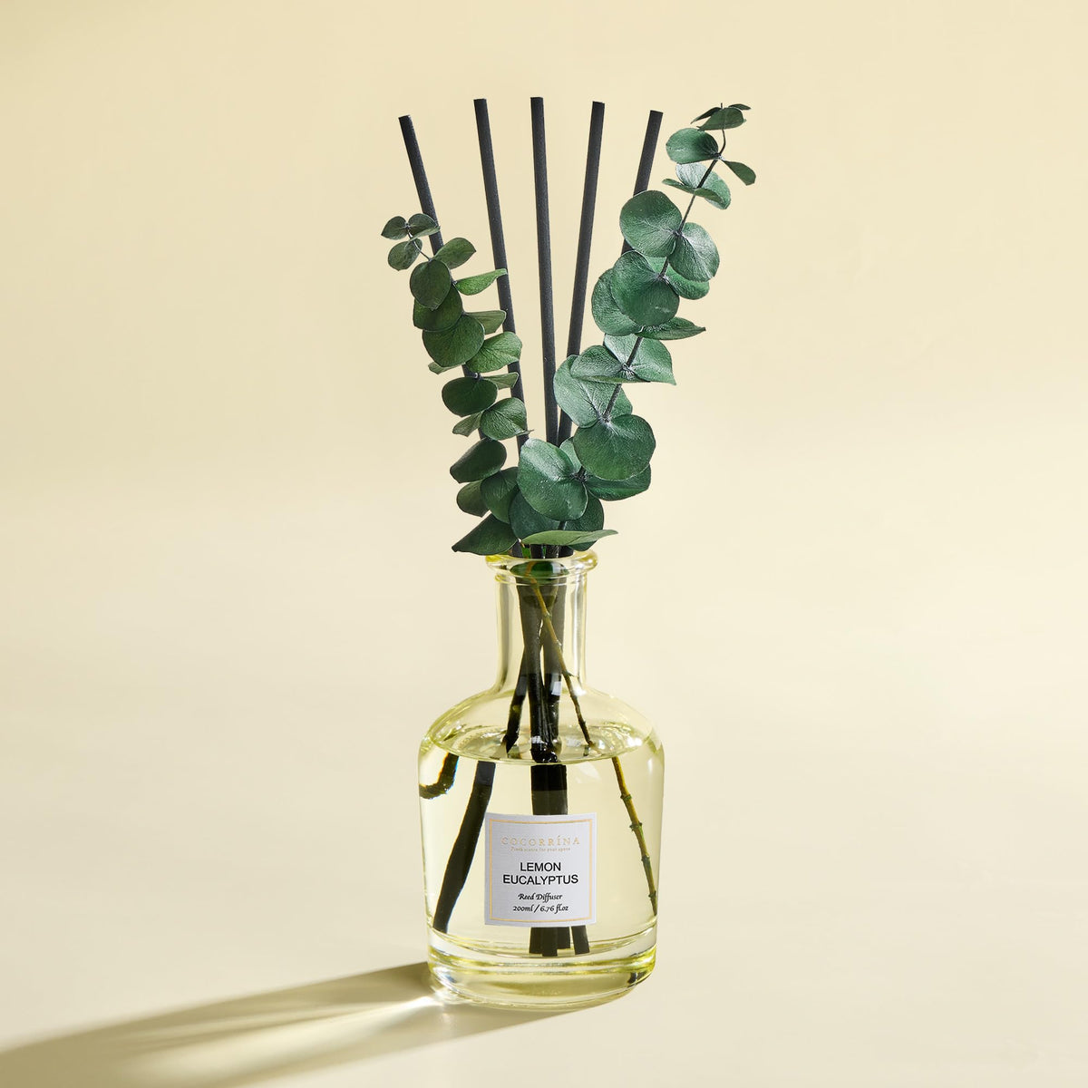 COCORRÍNA diffuser reeds and bottle ready to refresh living spaces with scent.