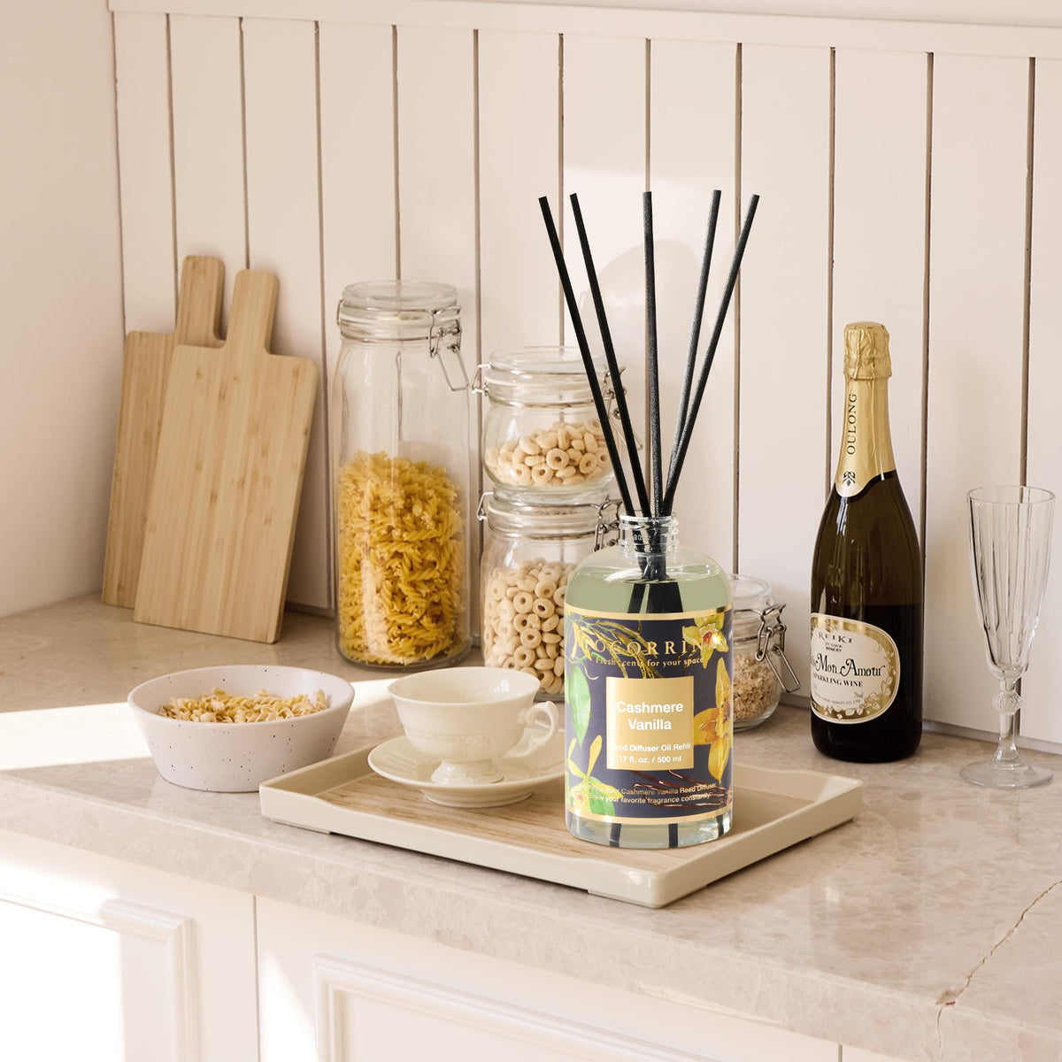 COCORRÍNA luxury fragrance bottle close-up highlights cashmere vanilla notes.