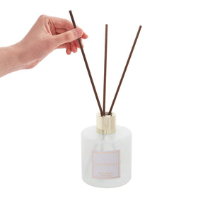 COCORRINA Ocean Breeze room display diffuser creates inviting ambiance in living spaces.