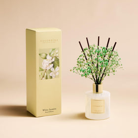 COCORRINA preserved baby's breath accents add natural charm and elegance.