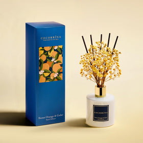 COCORRÍNA preserved babys-breath detail adds natural decor and subtle texture.