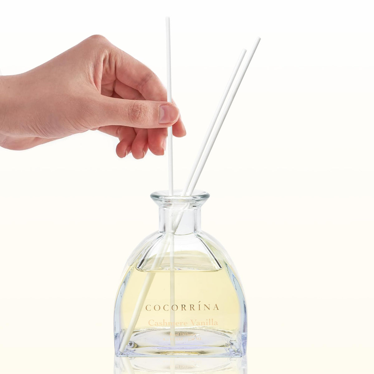 COCORRÍNA diffuser with eight sticks ready for fragrance release