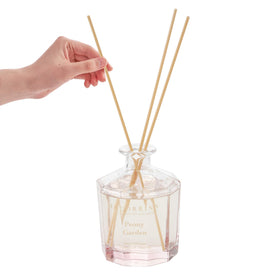 COCORRÍNA diffuser with eight sticks enables customizable fragrance intensity.
