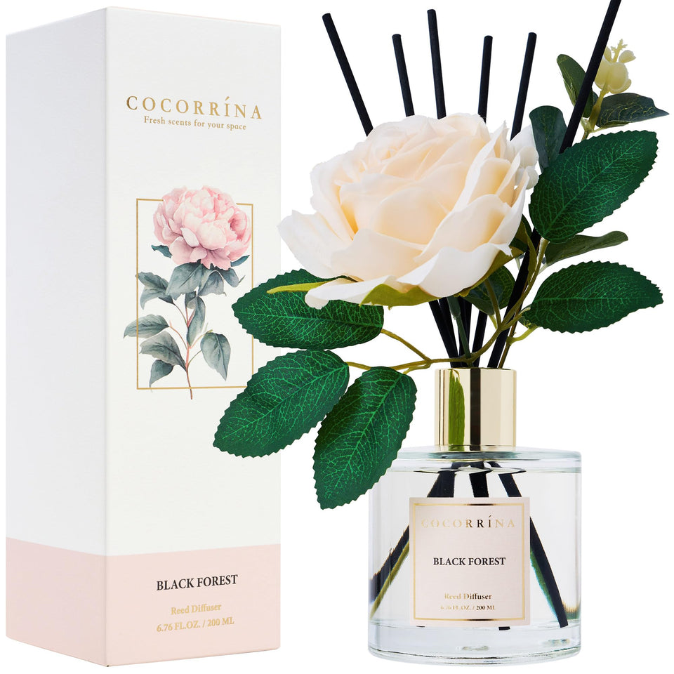 COCORRÍNA Black Forest diffuser bottle releasing warm vanilla and cedar notes.