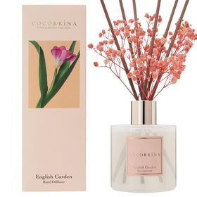 COCORRÍNA diffuser close-up with preserved baby breath accent adding natural decor