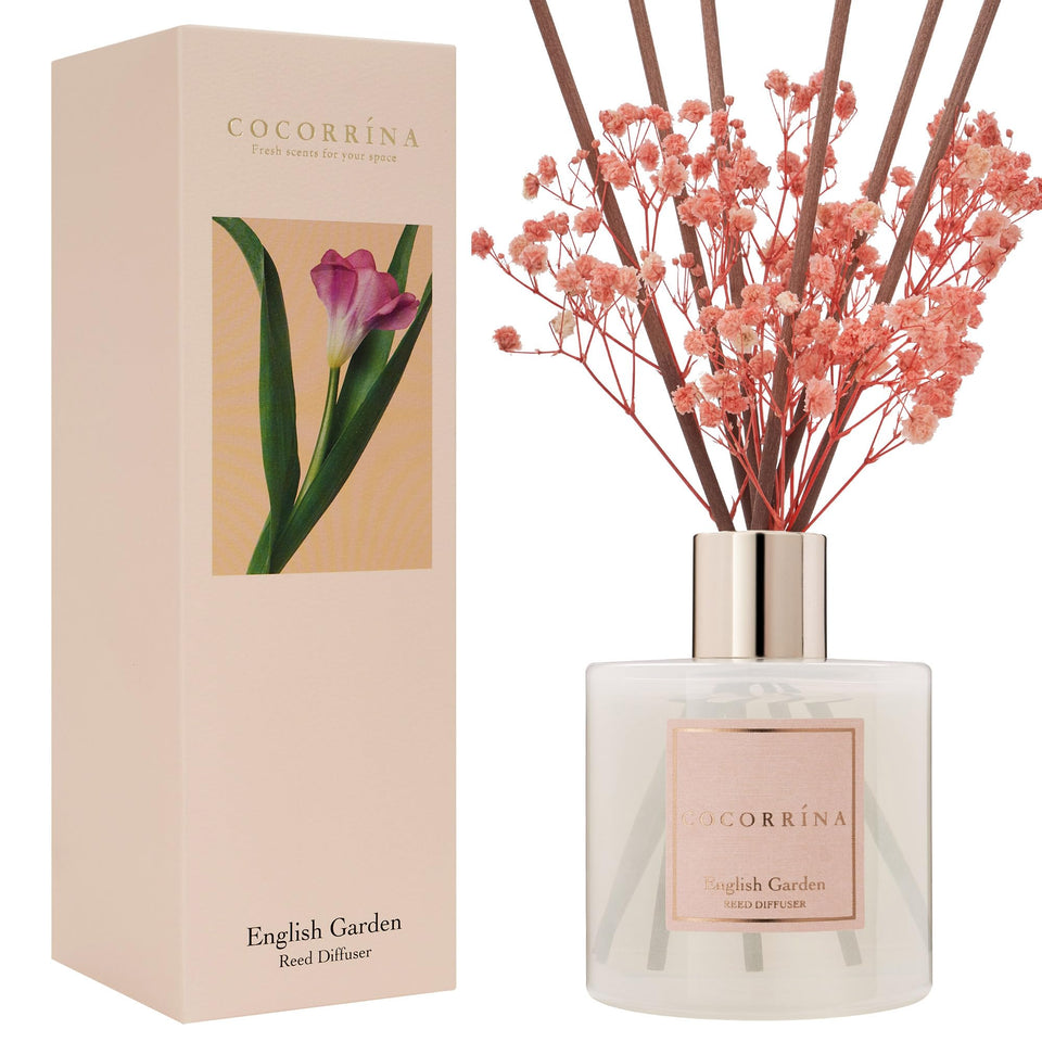 COCORRÍNA English Garden bottle with sticks delivering long-lasting fragrance for a cozy living space